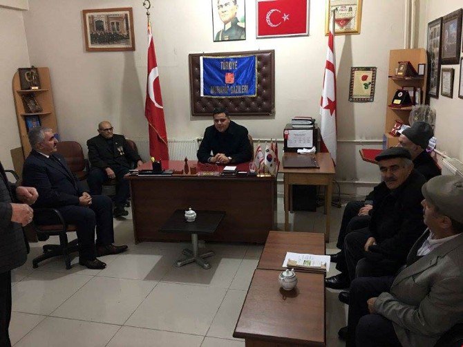 Kaymakam Öztürk, Muharip Gaziler Derneğini Ziyaret Etti