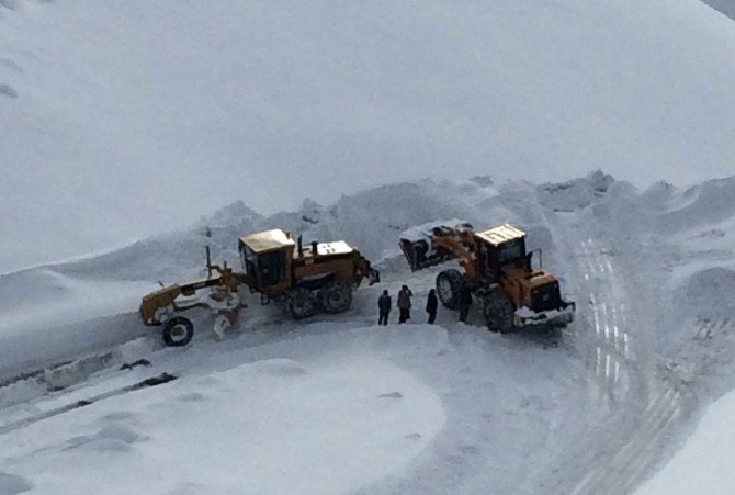 Van’da 630 Mahalle Yolu Ulaşıma Kapandı