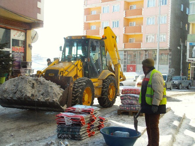 Özalp İlçesinde Kar Temizleme Çalışması