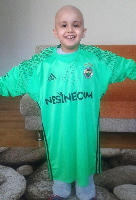 Lösemili Ziya Yusuf’a Volkan Demirel’den Forma