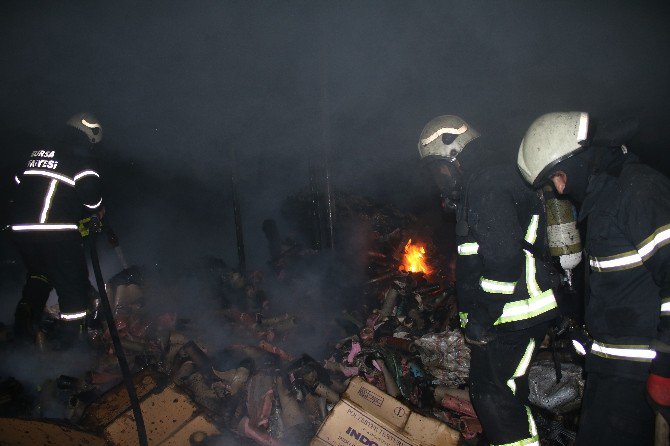 Bursa’da Korkutan Depo Yangını