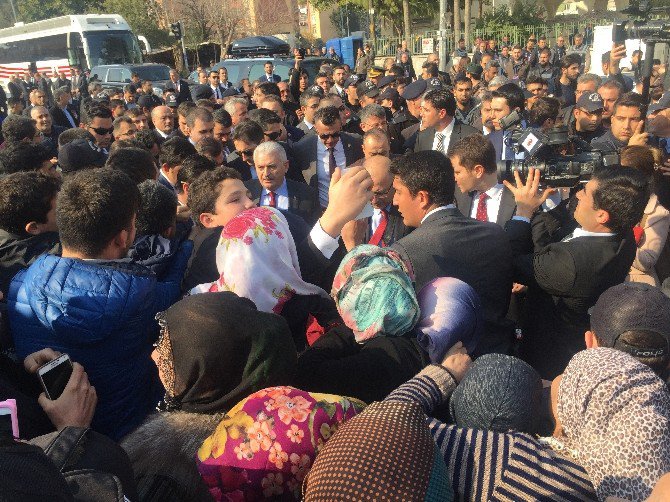 Başbakan Yıldırım’a Adana’da Sevgi Seli