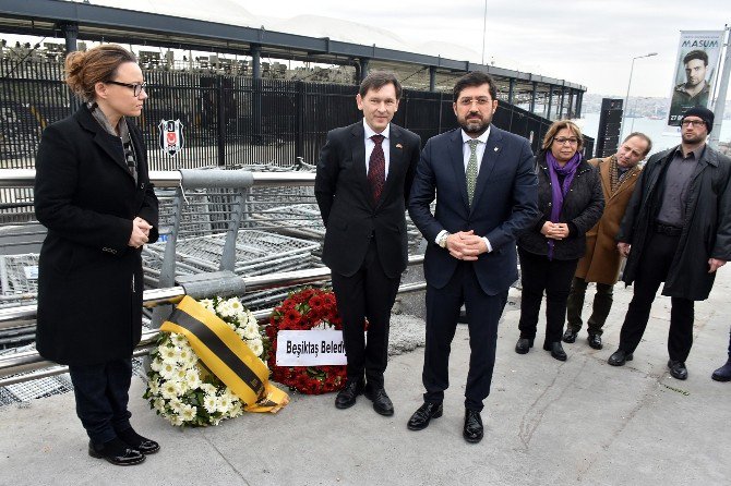 Alman Heyet, Şehitler Tepesi Ve Reina’nın Önüne Çiçek Bıraktı