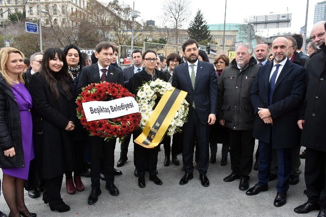 Alman Heyet, Şehitler Tepesi Ve Reina’nın Önüne Çiçek Bıraktı