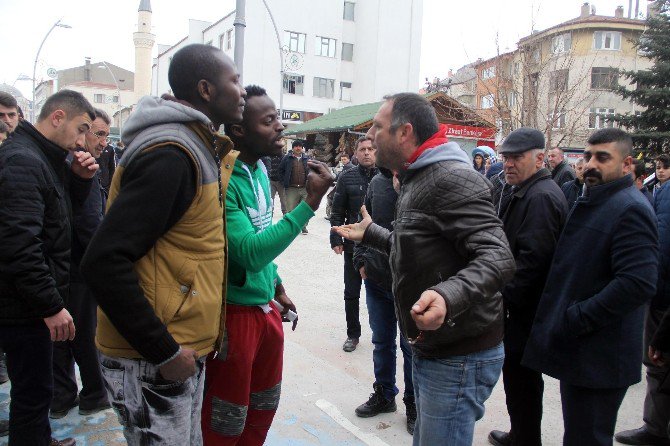 Bolu’da Nijeryalı Öğrenciler İle Vatandaşlar Arasında Tekme Tokat Kavga