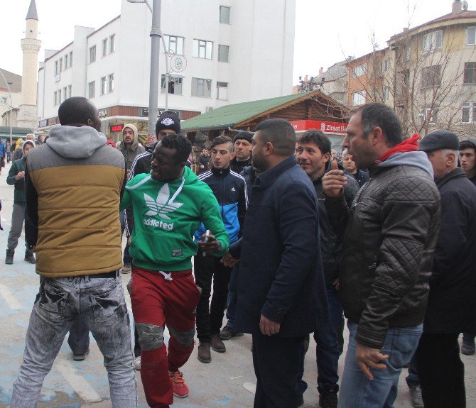 Bolu’da Nijeryalı Öğrenciler İle Vatandaşlar Arasında Tekme Tokat Kavga