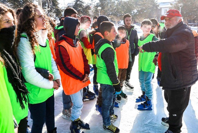 Büyükşehir’den Buz Pateni Eğitimi