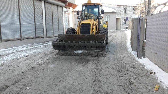 Diyadin’de Karla Mücadele Çalışması