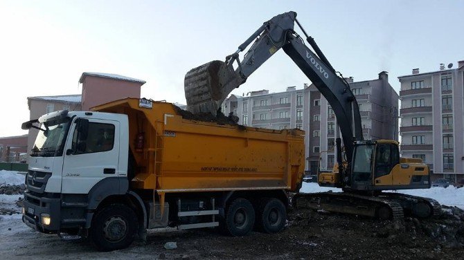 Eksi 30 Derecede Okul İnşaatının Temelini Attılar