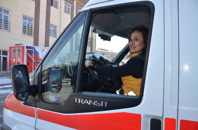 Kadın Ambulans Sürücüsünün Eğitiminden Geçiyorlar