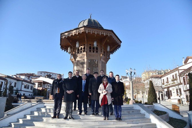 Bosnalı Bakan Hamamönü’nde