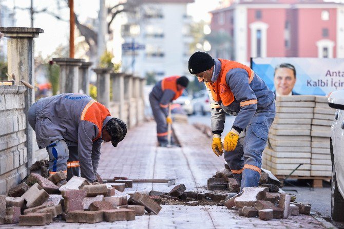 Muratpaşa Belediyesi Asfalt Çalışmalarına Devam Ediyor