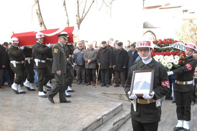 Kıbrıs Gazisi Askeri Törenle Toprağa Verildi