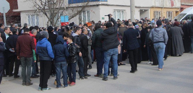 Kentsel Dönüşüm İçin Eylem Yapan Mahalleli İle Polis Arasında Arbede Çıktı