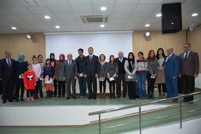 Sevgi Evleri İle Yetiştirme Yurtlarında Kalan Öğrenciler Ödüllendirildi