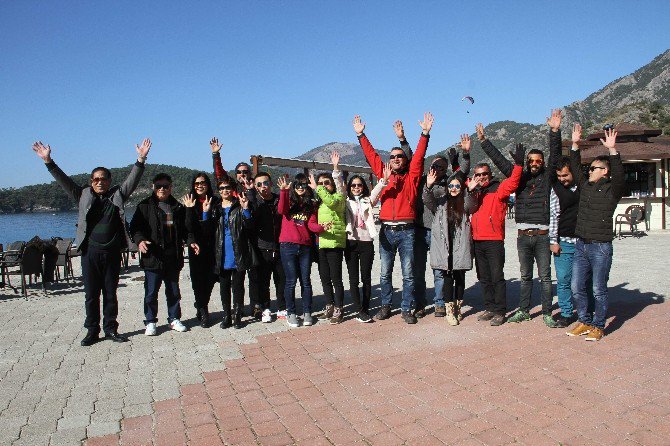 Çinliler Yeni Yılı Ölüdeniz Semalarında Kutladı