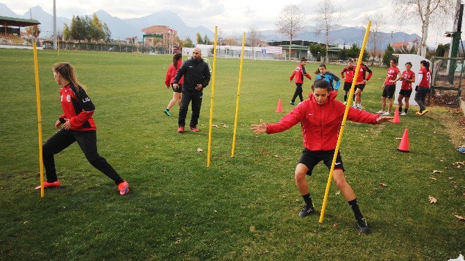 Döşemealtı Kadın Futbol Takımı Samsun İlk Adım Belediyesini Ağırlıyor