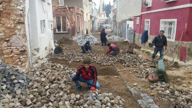 Ayvalık’ta Yol Onarım Çalışmaları Sürüyor