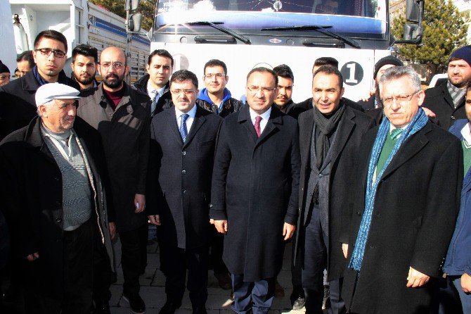 Bakan Bozdağ, Yozgat’tan Halep’e Gönderilen Yardım Tırlarını Uğurladı