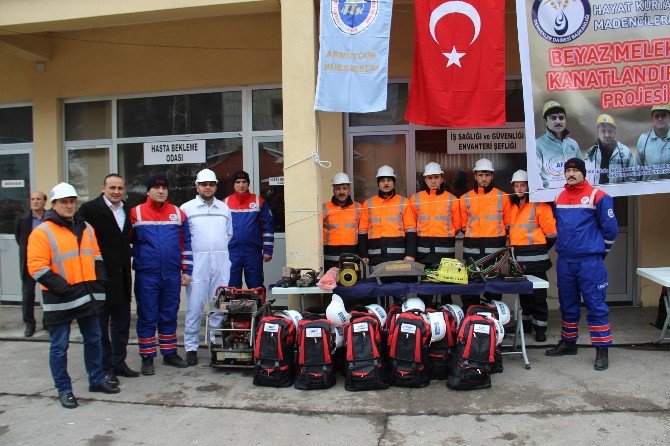 Madenciler ‘Beyaz Melekler’ Kurtarma Ekibi Kurdu