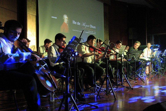 Konak’ta ‘İlle De Yaşam Olsun’ Temasıyla Konser