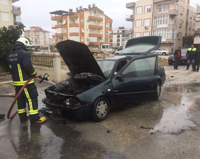 Manavgat’ta Otomobil Yangını