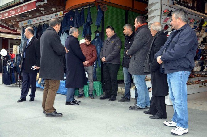 Vali Koçak, Kuşadası’nda Esnaflarla Buluştu