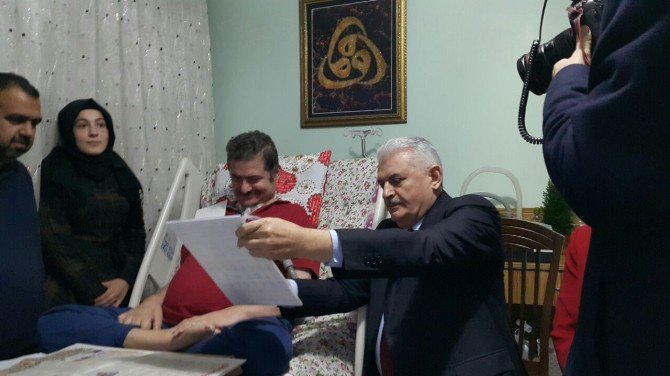 Başbakan Yıldırım Als Hastası Yasin Asma’yı Evinde Ziyaret Etti