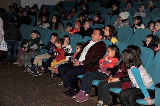 Başkan Bakıcı’nın Çocuklarla Sinema Keyfi