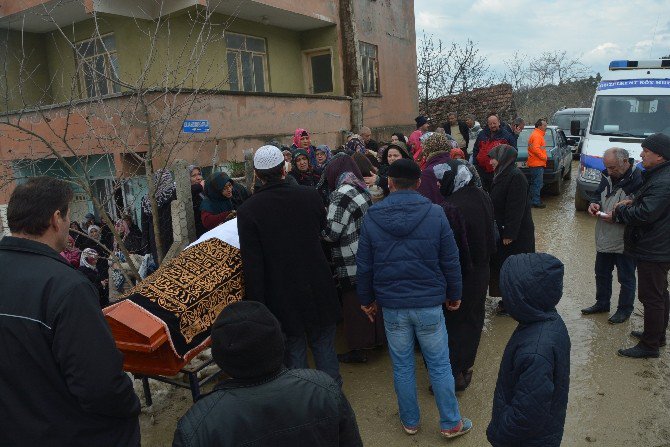 Bursa’da Kocası Tarafından Öldürülen Kadın Sinop’ta Toprağa Verildi