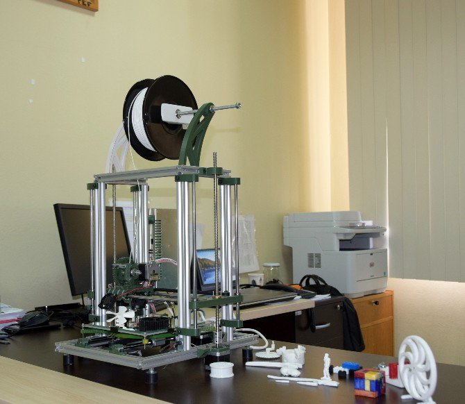 Düzce Üniversitesi Teknoloji Fakültesi 3d Printer Makinesi Prototipi Üretti