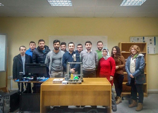 Düzce Üniversitesi Teknoloji Fakültesi 3d Printer Makinesi Prototipi Üretti