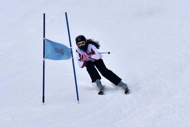 Zigana Dağında Kayak Yarışmaları Yapıldı
