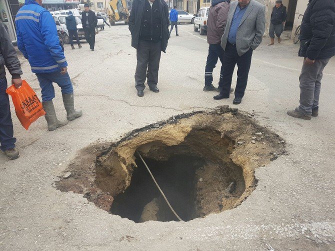 Yol Çöktü, Ortaya Çıkan Çukur Şaşırttı