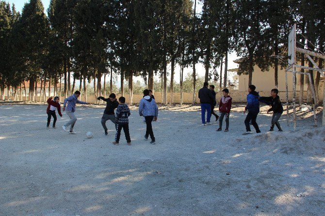 Tirkeşli Çocuklar Başkan Ergün’den Halı Saha İstedi