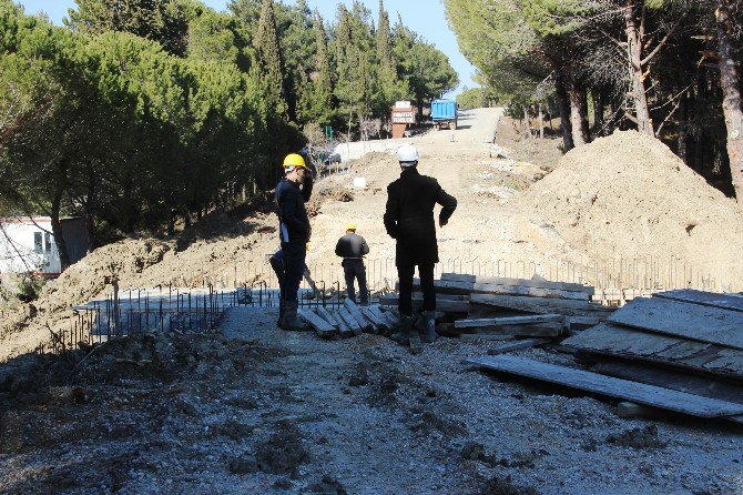 Sel Sularıyla Yıkılan Şehitlik Yolunun Yapımına Başlandı