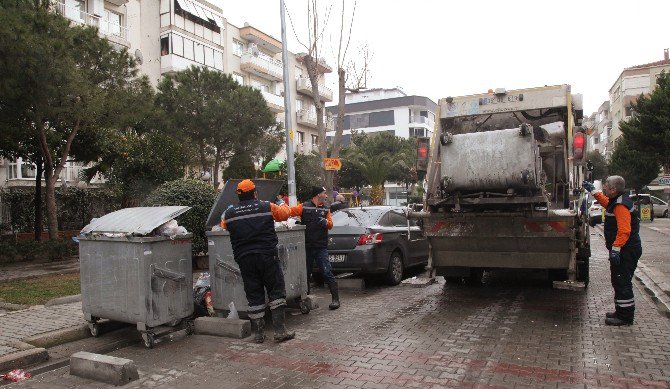 Karabağlar’da Çöpler Toplanmaya Başlandı