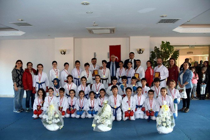 Salihli’de Karate Semineri Düzenlendi