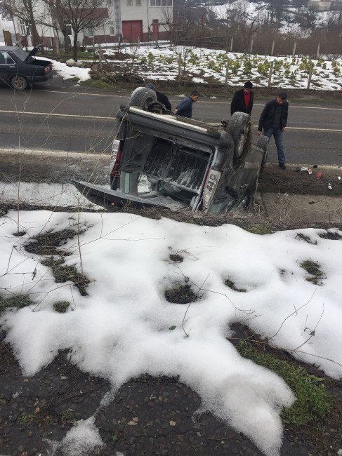 Yoldan Çıkan Araç Takla Attı: 1 Yaralı