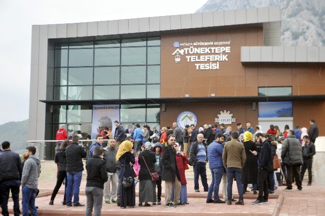 Antalya’da Teleferiğe Vatandaşlardan Büyük İlgi