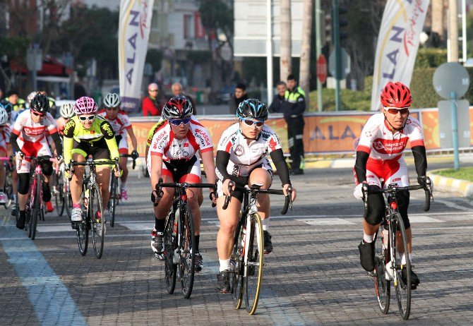 Pedallar Alanya’da Çevrildi