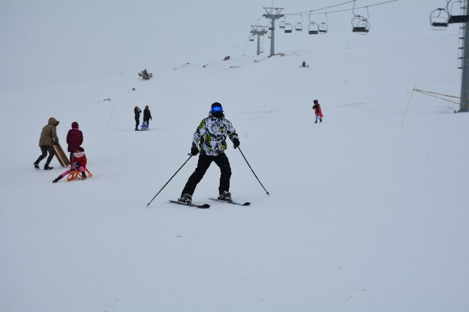 Nemrut Kayak Merkezine Yoğun İlgi