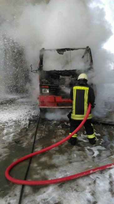 Alevlere Teslim Olan Kamyon Kullanılamaz Hale Geldi