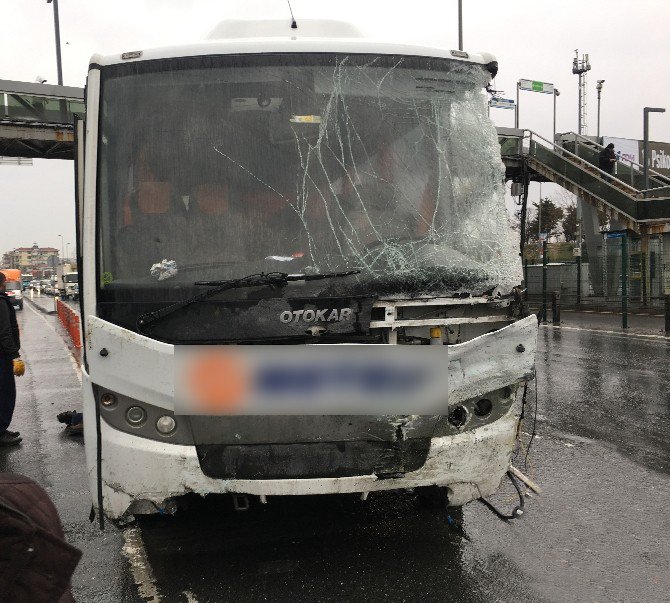 Küçükçekmece’de Metrobüs Kazası: 7 Yaralı