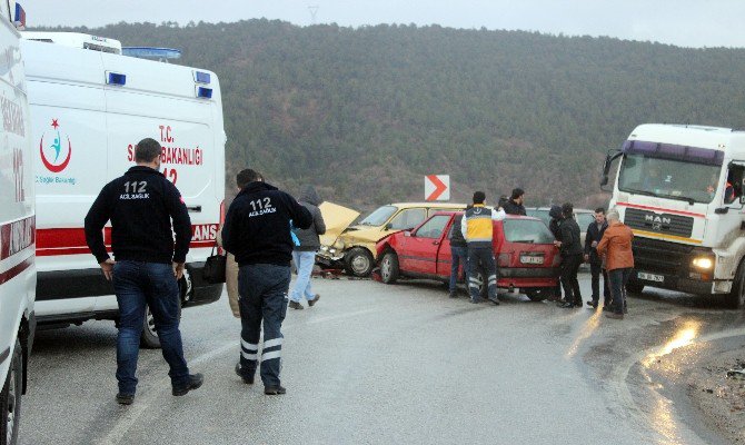 Tavşanlı-emet Karayolu’nda Trafik Kazası: 6 Yaralı