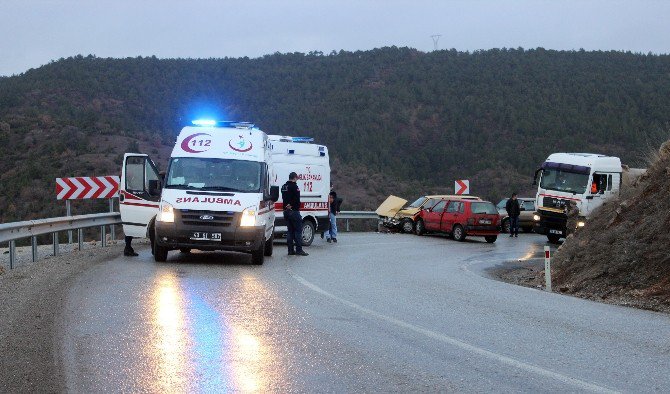 Tavşanlı-emet Karayolu’nda Trafik Kazası: 6 Yaralı