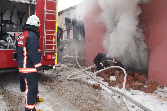 Elazığ’da Yangında 5 Kişi Dumandan Etkilendi