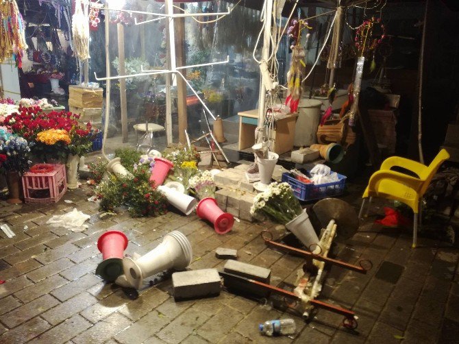 Taksim Meydanı’nda Çiçekçiler Kavga Etti: 2 Yaralı