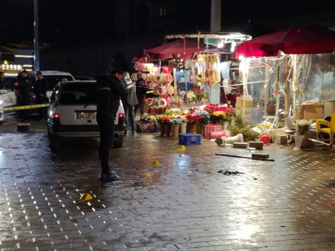 Taksim Meydanı’nda Çiçekçiler Kavga Etti: 2 Yaralı