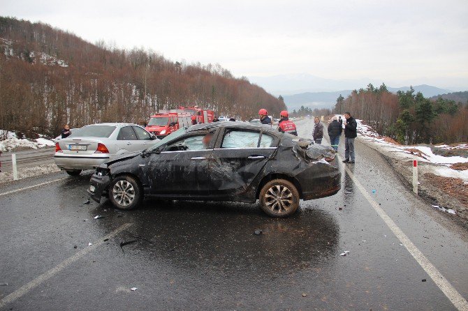 Yoldan Çıkan Otomobil Defalarca Takla Attı: 4 Yaralı